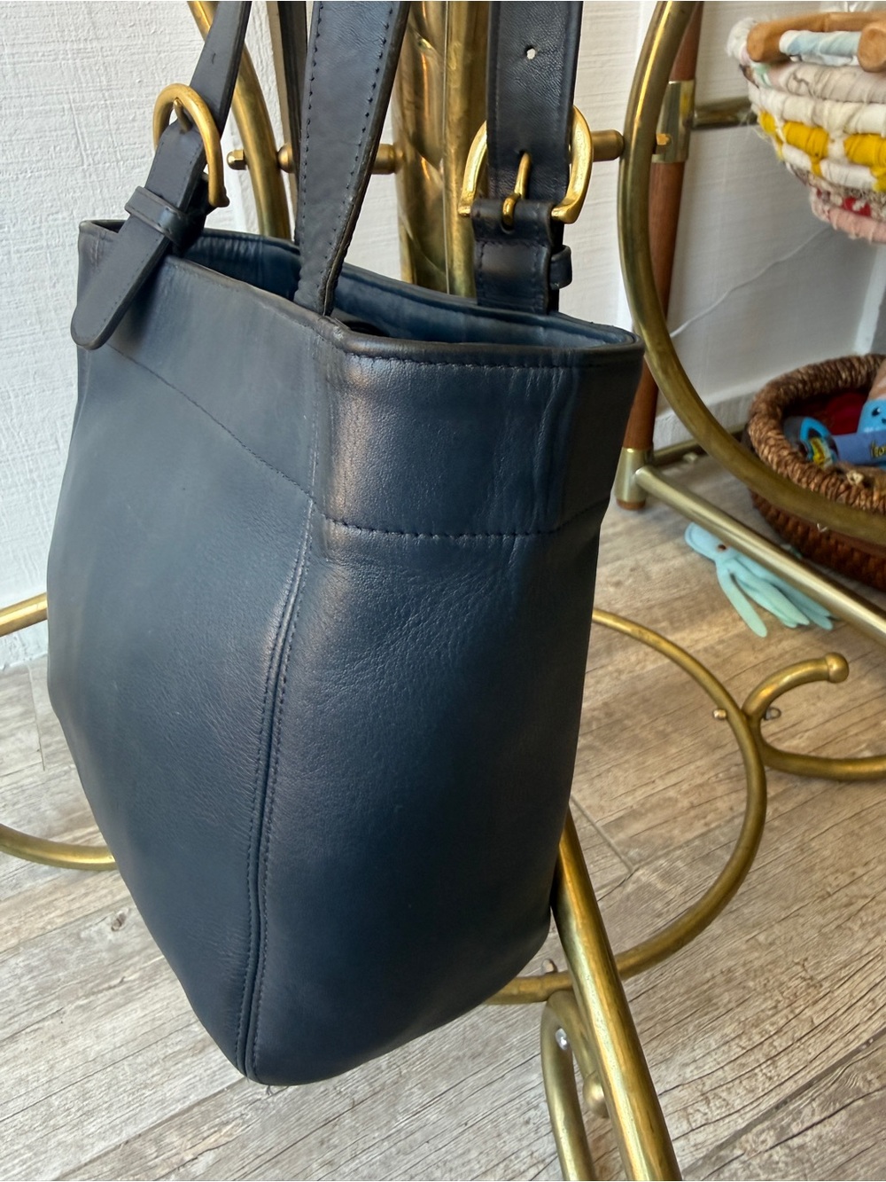 VTG Coach | SOHO Buckle Bag | Navy
Gently Loved - Picture 11 of 14